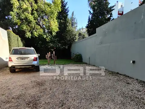 Hermoso Piso De 3 Ambientes Con Gran Balcón Aterrazado Y Parrilla