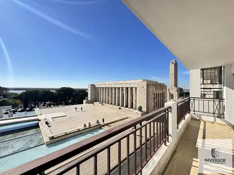 Dapartamento de 3 dormitorios frente al monumento.