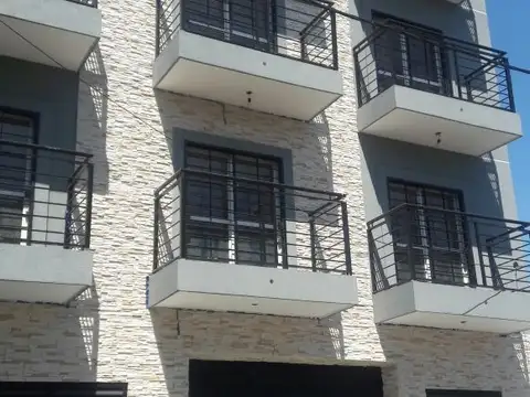 Labarden 2700, Piso 2