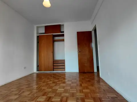 ALQUILO SIN COMISIÓN DEPARTAMENTO BELGRANO S/PISO, BALCÓN 8m, FRENTE, SOLEADO, 3amb, 4 placards, 2 ascensores, Baños ppal y servicio.