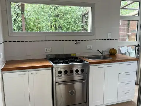 Casa en Alquiler con 2 cocheras