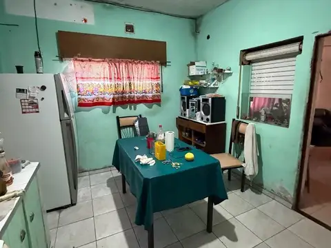 Venta casa 3 ambientes con local Florencio Varela