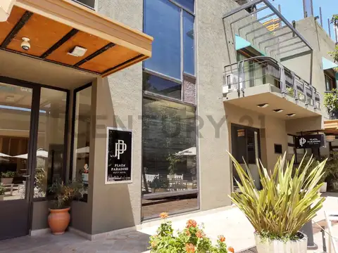 Hotel y locales comerciales en Chacras de Coria