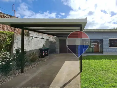 Casa 5 ambientes con 2 baños