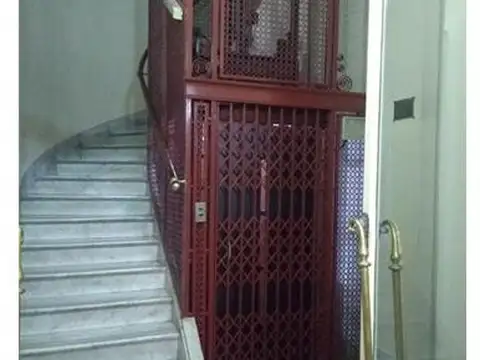 Av. Rivadavia 1954, 3er Piso, e/ Combate de los Pozos y   Sarandi - Congreso - CABA