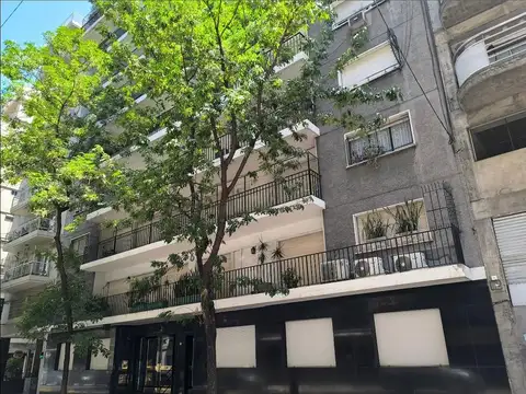Uriburu entre Juncal y Arenales depto apto profesional o vivienda. PB salida a jardin en venta