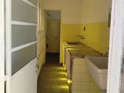 Venta de casa con piscina y local.Arijon y Psje Corralito.