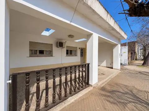 VENTA/PERMUTA: Casa de 2 dormitorios con Patio. Cañada de Gómez.