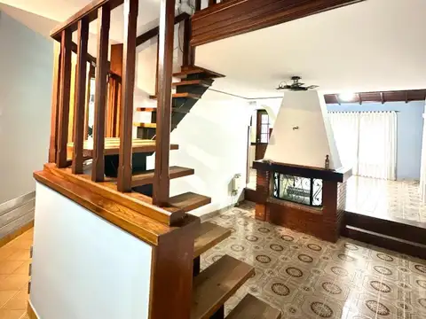 Casa 4 ambientes con 2 baños