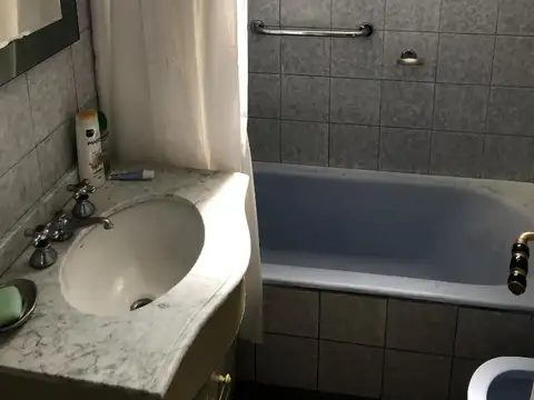 Cómodo depto de /4 amb en el centro de Olivos