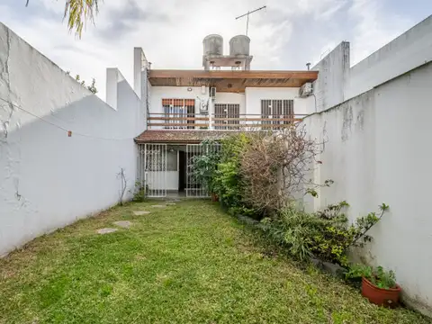 Triplex. 4 Ambientes. Jadín. Balcón. Villa Real