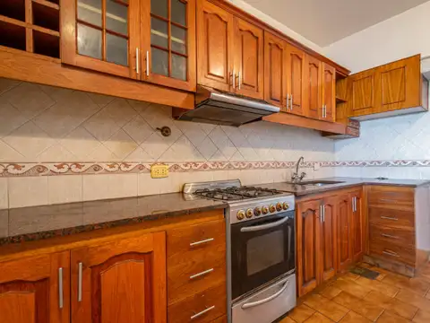 Casa 4 ambientes con 1 baño