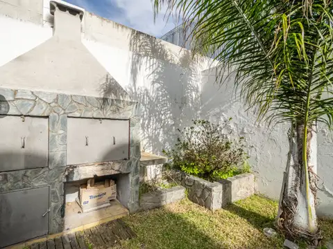 Triplex. 4 Ambientes. Jadín. Balcón. Villa Real