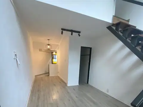 Venta departamento duplex 2 amb Castelar Norte