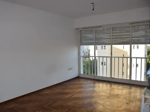 Departamento. 51 entre 3 y 4.  2 dormitorios. Cochera.