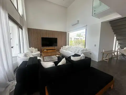 Casa en Alquiler al Noroeste