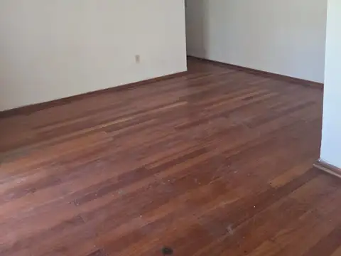 Casa en Alquiler con 2 cocheras