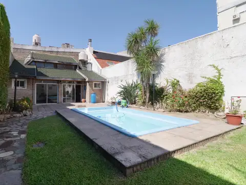 Casa en Venta de 7 ambientes con pileta en exclusiva zona de Villa Pueyrredon - Franco al 2400