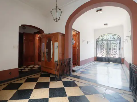Casa en Venta de 7 ambientes con pileta en  exclusiva zona de Villa Pueyrredon