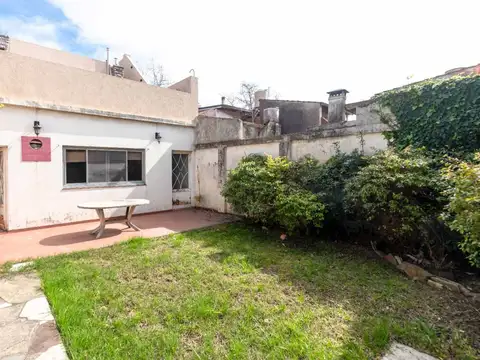 PH TIPO CASA 5 AMBIENTES CON  PARQUE SIN EXPENSAS