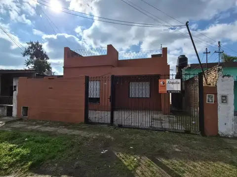 Casa amplia en San Miguel, tres ambientes