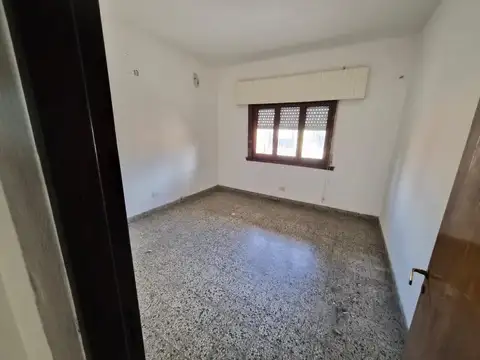 Casa amplia en San Miguel, tres ambientes