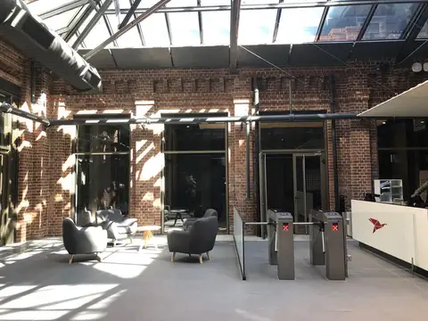 Oficina en Alquiler con 27 cocheras