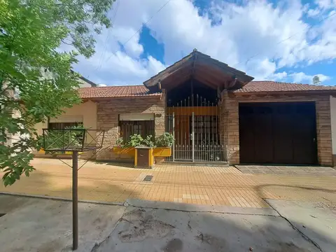 VENDO CASA EN ZONA CENTRICA DE GODOY CRUZ, MENDOZA