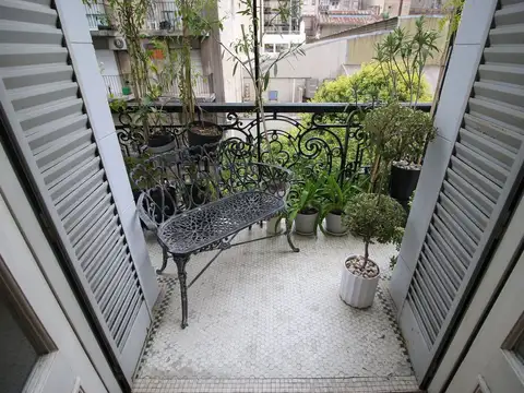 6 AMBIENTES CON BALCON EN BALVANERA