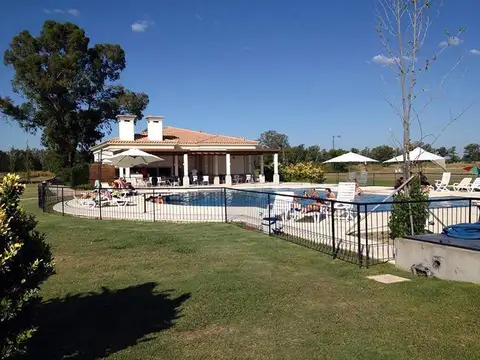 EXCELENTE LOTE EN COUNTRY CLUB PINARES LINDE AL CAMPO DE GOLF