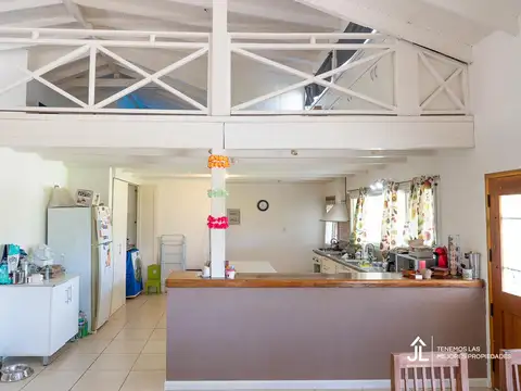Casa 4 ambientes con 2 baños