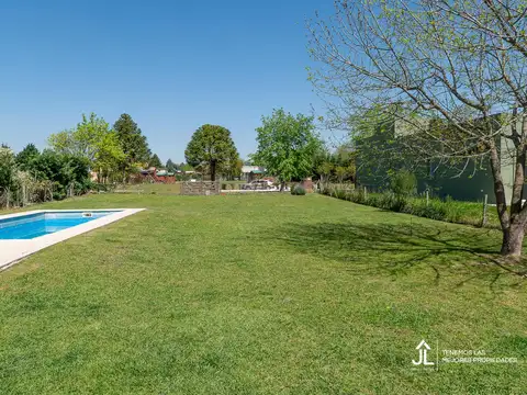 Casa en Venta con 2 cocheras