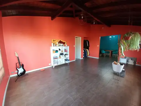 Casa 5 ambientes con 2 baños