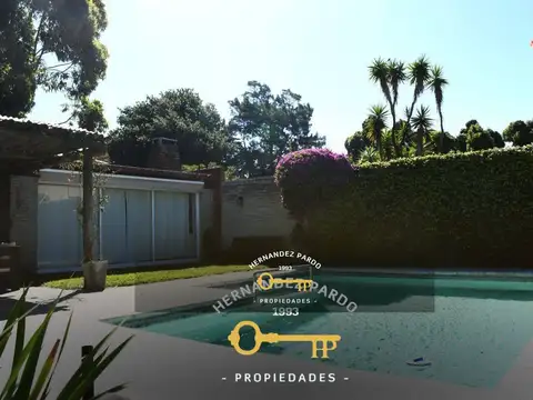 Hermosa casa en complejo, con acceso privado al lago, Barra de Carrasco