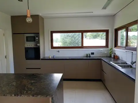 Casa en Alquiler en Rumenco, USD 1.700