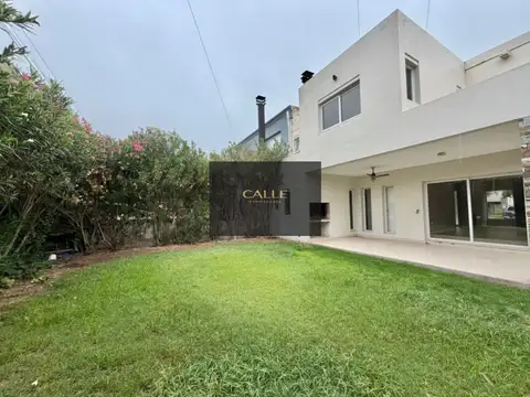 Casa en venta c/ cochera en Dalvian