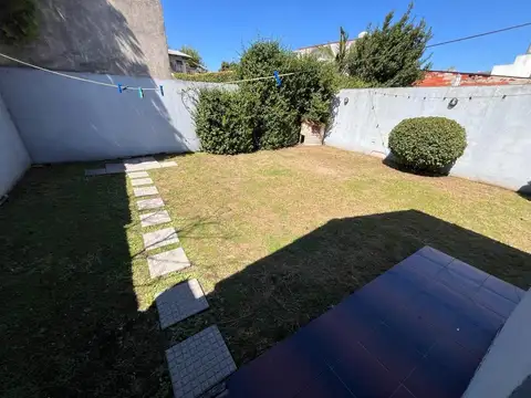 Casa 4 ambientes, estilo chalet, en venta. Castelar norte.