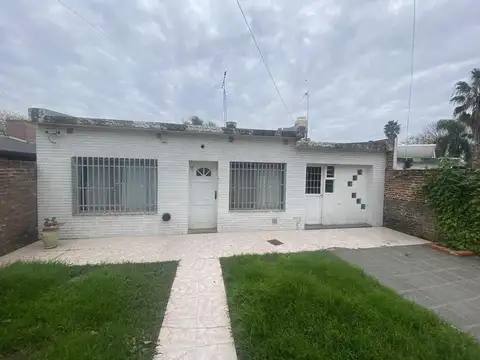 Casa en Villa Constitución 2 dormitorios - cochera