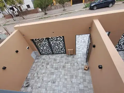 Depto Tipo Casa en Alquiler con 1 cocheras