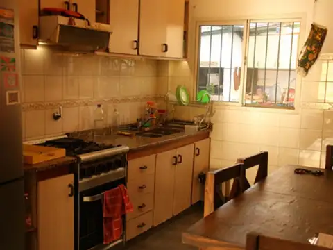 Cura Navarro 3036, Villa Tesei, Provincia de Buenos Aires, Argentina