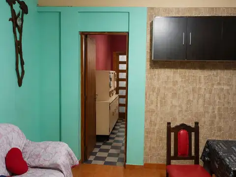 Casa 6 ambientes con 1 baño