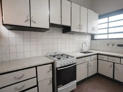 Casa en venta 3 dormitorios c/ cochera y jardin
