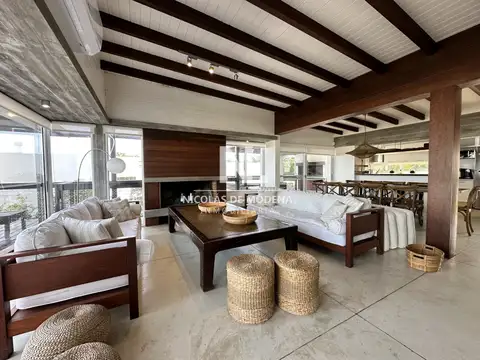 Casa en venta estilo minimalista a 300 mts del mar, El chorro.