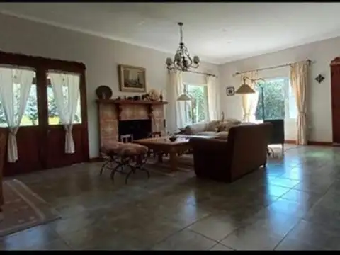 Casa en Venta con 5 cocheras