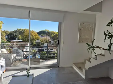 Departamento en venta de 3 ambientes c/cochera en Olivos.