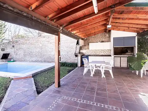 Casa en Venta con 2 cocheras