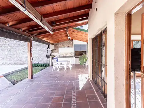 Casa 5 ambientes con 3 baños