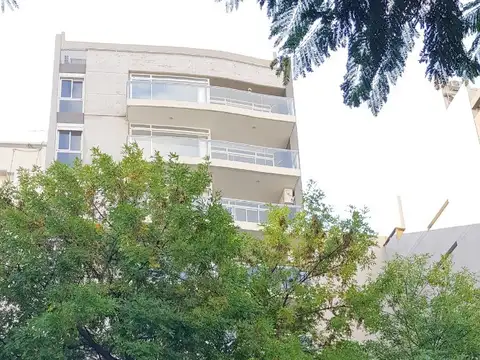 Av. Mosconi al 2500. Piso 2. Contrafrente. Nuevo a estrenar. Monoambiente grande 36 m2. Baño y Cocina completos. Balcón. Bajas expensas. Luz Sol