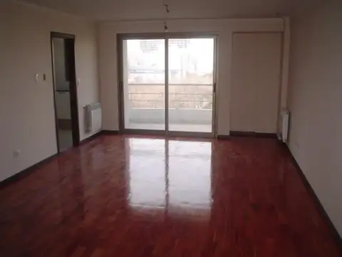 Alquiler - Semipiso de 3 ambientes - Hipólito Irigoyen 1500