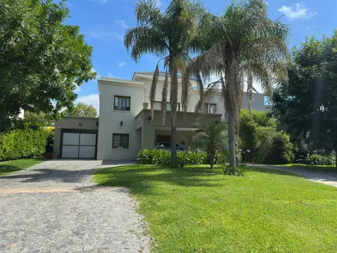 Alquiler de Casa 4 Dormitorios en Barrio cerrado San Joaquin 1, Gorina.